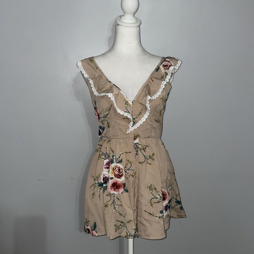 PrettyLittleThing Womens 6 Beige Floral Ruffle Romper Playsuit Boho NWT